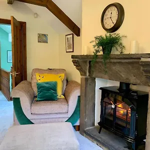 Bronte Stables - Cozy Period House With Parking And Walled Garden Holiday home